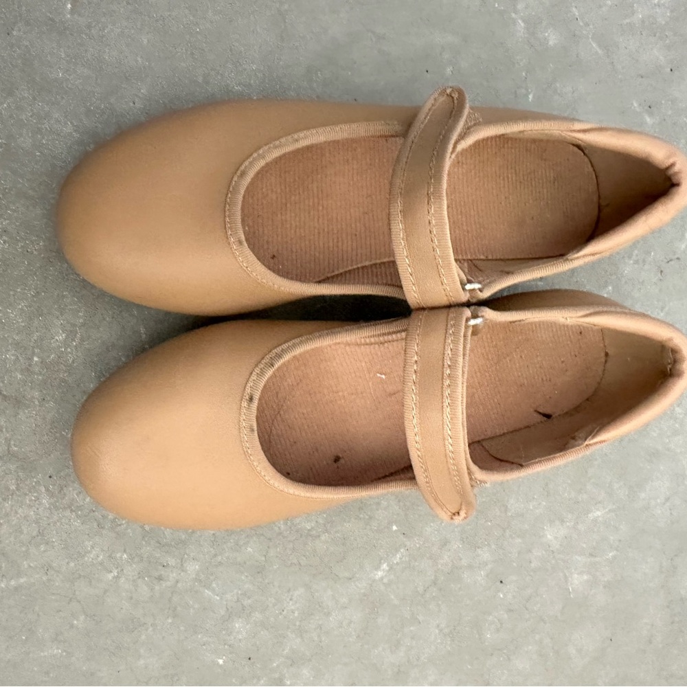 Tap shoes size 1.5 little kids (Tan)